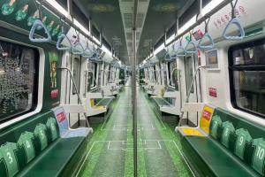 国安元素满满！北京地铁推出国安联名车厢 - 资讯配图