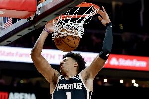 杰伦·约翰逊单赛季500+助攻 自09年詹姆斯后最年轻锋线球员 - 资讯配图