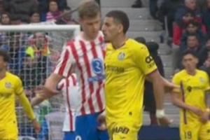 赛中吃直红！官方：赫塔费后卫阿布卡尔摸瑟尔洛特下体被禁赛两场 - 资讯配图