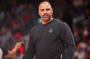 解说：攻不过就算了 防守都不如人家了 火箭不是防守型主教练么？ - 资讯配图