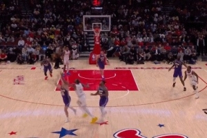 就是没办法！杜兰特弧顶再遭包夹 又险些失误 - 资讯配图