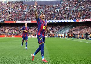 2射2传！拉菲尼亚：没有队友们的付出，我不可能有这样的表现 - 资讯配图