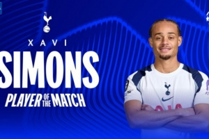 梅开二度,欧冠官方:哈维·西蒙斯当选热刺3-2马竞全场最佳球员 - 资讯配图