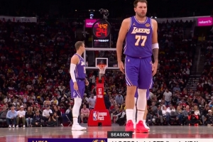 探囊取物！东契奇首节场均11.7分领跑全联盟 - 资讯配图