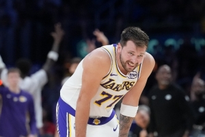 别再印象流了！东契奇对抗扎实&能跟住持球人 只看他能否保持专注 - 资讯配图