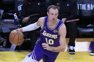 进攻端把握机会！肯纳德半场2中2&三分1中1拿到5分1助1断 - 资讯配图