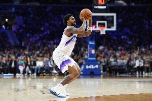 挺能得分！森萨博31投17中&三分9中4 空砍41分4板3助 - 资讯配图