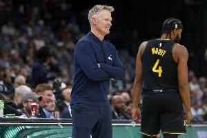 右手腕扭伤!科尔:穆迪恢复未达到预期 暂无回归时间表 - 资讯配图