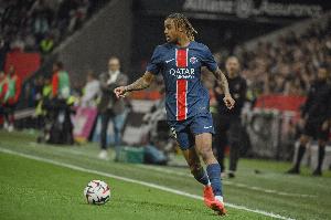 巴黎官方：巴尔科拉右脚踝严重扭伤，可能无法出战欧冠1/4决赛 - 资讯配图