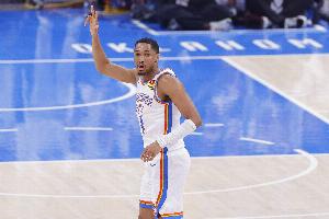 狂轰滥炸！阿隆·维金斯追身三分再中 雷霆轰13-0领先篮网42分 - 资讯配图