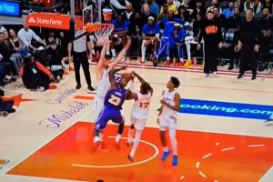 年轻十岁能进！詹姆斯今日唯一打铁 是来自申京+伊森的包夹 - 资讯配图