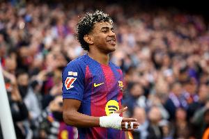 18岁248天!亚马尔超越姆巴佩成欧冠历史上进球上双最年轻球员 - 资讯配图