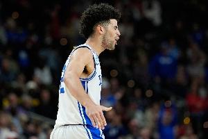 疯三首轮首日:布泽尔兄弟救蓝魔 状元热门迪班萨一轮游 冷门频发 - 资讯配图