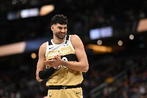 可圈可点！武克切维奇15分钟7中6拿到18分 三分2中2 - 资讯配图