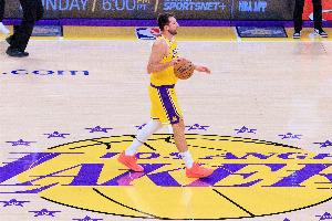 东契奇在多支球队得到过60+ NBA历史第二人&比肩张伯伦 - 资讯配图