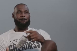 詹姆斯：我也收藏球星卡 我会收藏自己或乔丹便士魔术师杜库的卡 - 资讯配图