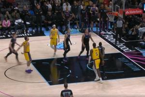 两场背靠背100分！东契奇第2罚命中 本场第60分！ - 资讯配图