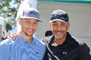 库里：父亲30号球衣退役对他意义重大 他把夏洛特称为家 - 资讯配图