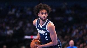 右脚手术赛季报销！莱夫利：现在能扶着拐杖走路了 不会急于求成 - 资讯配图