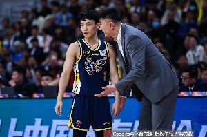 媒体人:第二阶段的广东丢了高强度的外围逼抢防守 连进攻也丢了 - 资讯配图