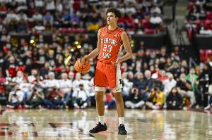 行情暴涨！伊利诺伊大学后卫瓦格勒贡献18+7+7  率队大胜35分 - 资讯配图