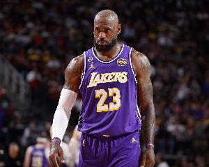 背靠背最有活力的是你?詹姆斯上半场5中5砍下11分2板3助 - 资讯配图