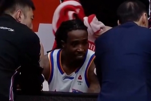 还需要慢慢磨合!天津新援克罗斯首秀 18分钟拿6分5板1助1帽 - 资讯配图