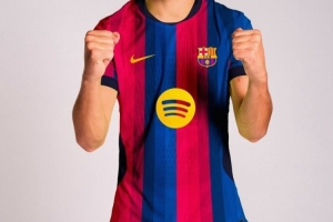 巴萨新赛季主场球衣谍照：三种红+三种蓝搭配，色调丰富 - 资讯配图