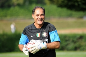 国米悼念前门将教练西尔维诺·罗洛：向其家人致以最诚挚的慰问 - 资讯配图