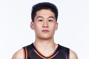 王证：我对CBA充满了向往&会更加努力 身体对抗和防守需要提升 - 资讯配图