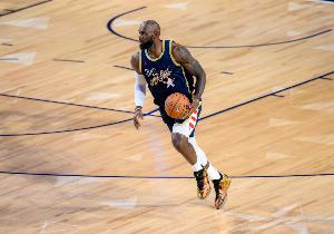 帕里什:詹姆斯现在仍然打出全明星水准 这同样令人赞叹 - 资讯配图