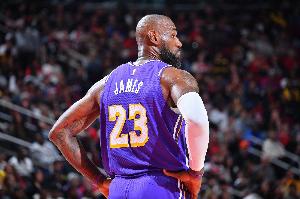 Skip：恭喜詹姆斯出场数平历史第一 他是史上最耐久的球员 - 资讯配图