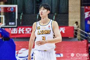 内外开花！赵嘉仁10中5拿到17分5板 三分7中3 - 资讯配图