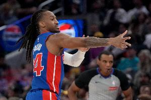 可让你抓住机会扔了!詹金斯出手16次仅拿9分2板5助1帽 - 资讯配图