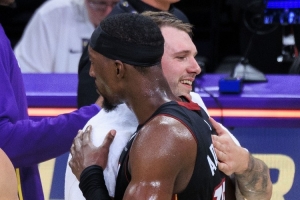 媒体人:自从热巴83分后 对位球星有意无意在他头上开启得分模式 - 资讯配图