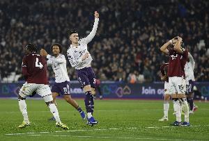 曼联官方:对阵伯恩茅斯,球队本赛季最后一次穿白色客场球衣出战 - 资讯配图