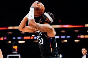 古德温：最后场上太吵没听到教练指令 我本该更早去协防文班 - 资讯配图