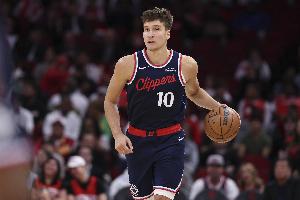 还有一战之力！博格丹半场4中3拿下9分1板1助 - 资讯配图