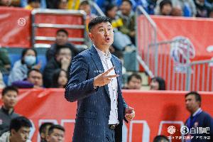 媒体人:杜锋身兼数职太忙了 参加活动而牺牲了球队的赛前备战 - 资讯配图