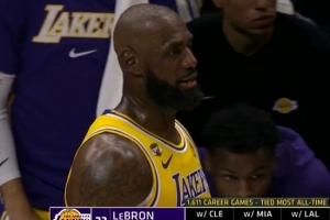 历史第一！詹姆斯出场数组成：骑士849场+热火294场+湖人468场 - 资讯配图