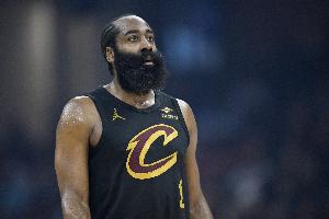 艰难止血！哈登中投得手 帮助骑士打破得分荒 - 资讯配图