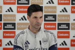 塔帅：与瓜帅关系变化是必然的但情谊未变 球员没谈论四冠王目标 - 资讯配图