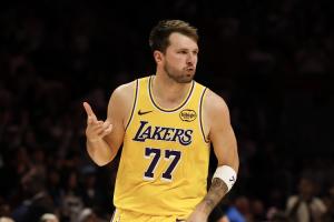 现役单场60+得分榜都有谁？18人上榜&克莱堪称高效 竟6人砍过70+ - 资讯配图