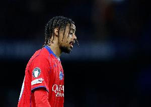 巴黎官方:巴尔科拉已开始治疗右脚踝伤势,法比安继续个人训练 - 资讯配图