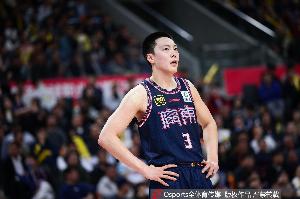 状态太一般！胡明轩7中2仅拿6分2板2助1帽 3次犯规 - 资讯配图