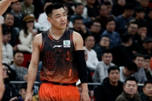 舒服了!高诗岩全场砍下15分10板11助3断 正负值+32冠绝全场! - 资讯配图