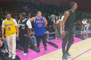 神兽集结！阿德巴约热身 遭“100分+83分+81分”三巨头现场围观 - 资讯配图