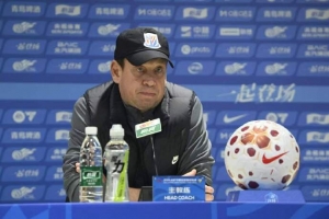 中超赛前|斯卢茨基：京沪大战关注度不言而喻 球员心态是胜负关键 - 资讯配图