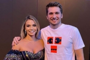 每日邮报：东契奇前女友在与一位知名人士交往 住孩子奶奶的豪宅 - 资讯配图