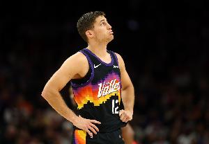 外线有谱!吉莱斯皮半场9中6砍下17分 三分8中5 - 资讯配图